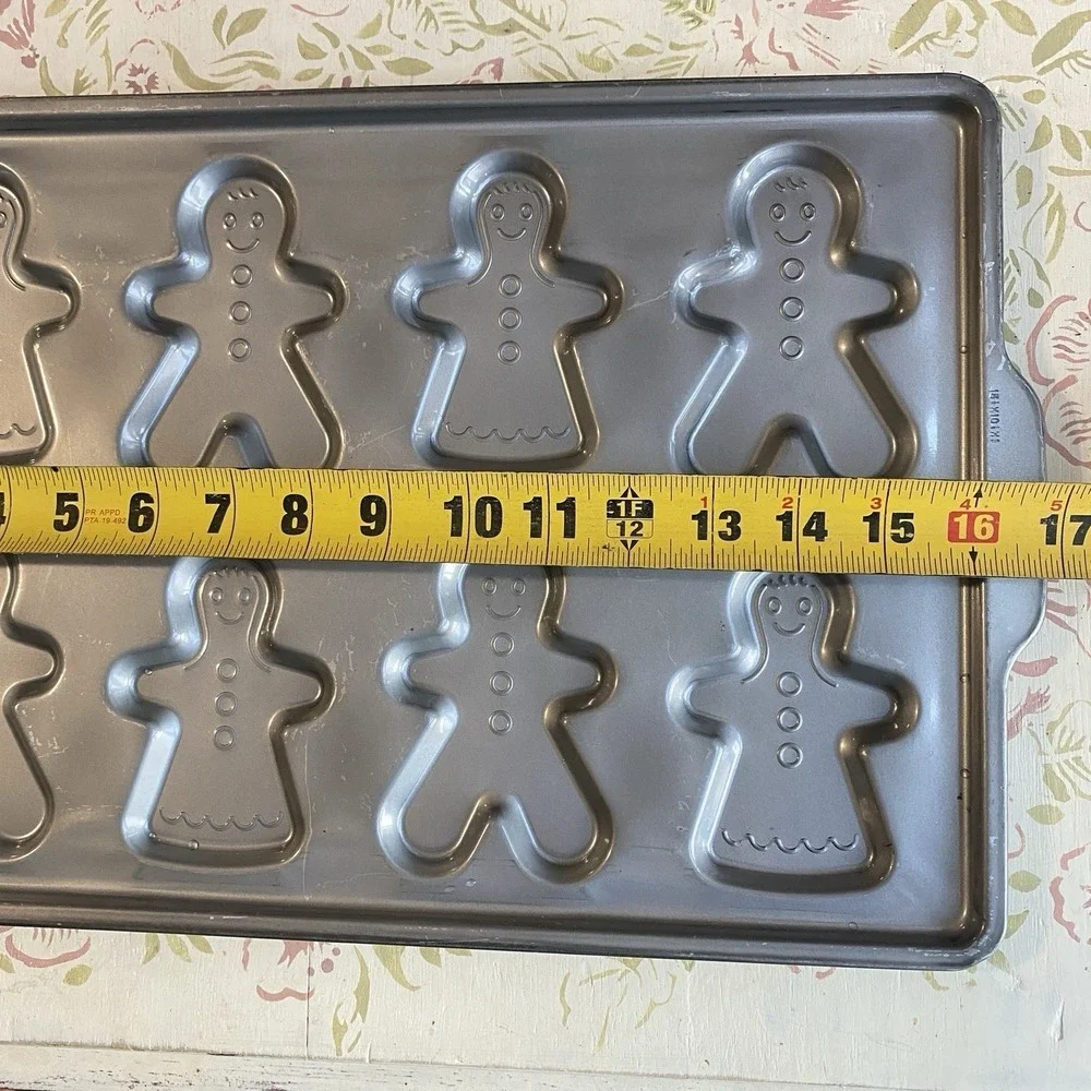 Nestle Toll House Cookie Kids Gingerbread Boy‎ & Girl Baking Sheet Non Stick
